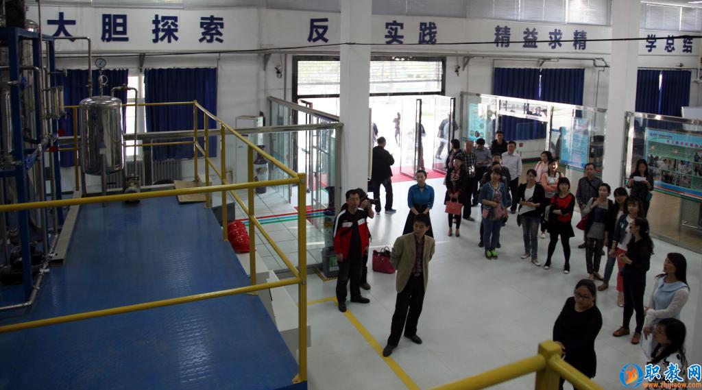 參觀化工技術實訓中心